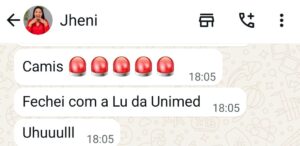 Depoimento no WhatsApp de aluna relatando mensagens no feed após postar